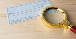 Pemalsuan Tanda Tangan Cek Bank Jerat Hukum & Analisis Grafonomi