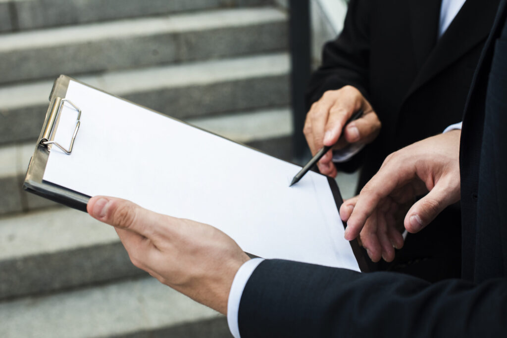 Cara Hakim Menilai Keterangan Ahli dalam Sengketa Dokumen